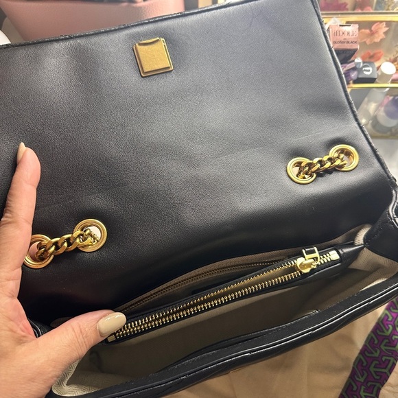 TORY BURCH KIRA CHEVRON CONVERTIBLE
SHOULDER BAG ((Authentic)) 2023 - Picture 12 of 16